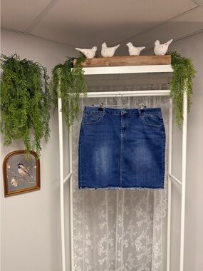 Charlie B Stretch Denim Skirt Frayed Raw Hem Blue Jean Midi Medium Wash Size 14
